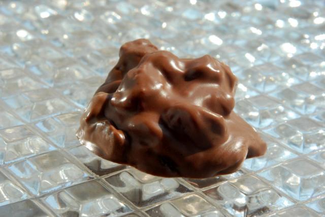 Chocolate Raisin Cluster